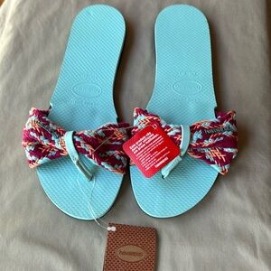 Havianas Flip Flops size 8/9 never worn